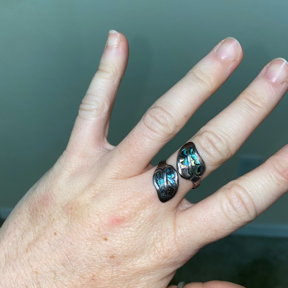 Abalone and Silver Adjustable Vintage Ring - Picture 5 of 6